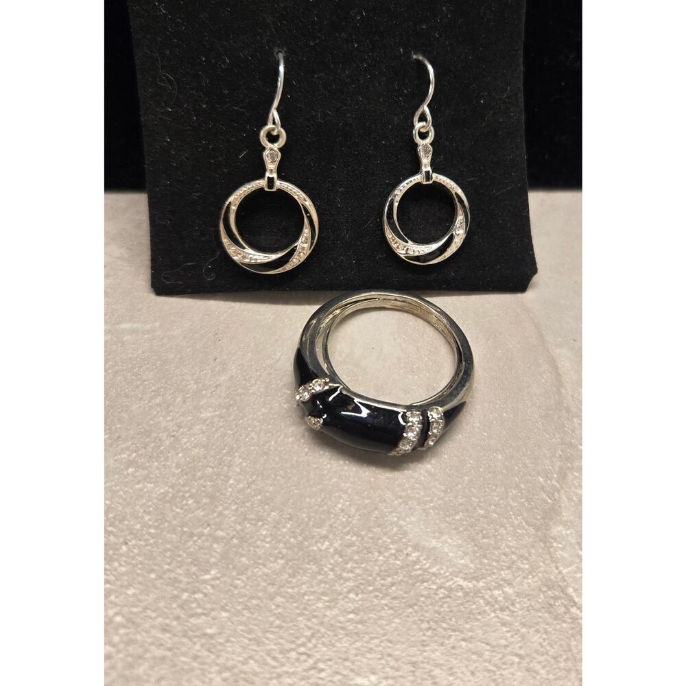 Avon 3 pc set Necklace Earrings Ring Black Silver Tone Classic Style NEW - Picture 5 of 10